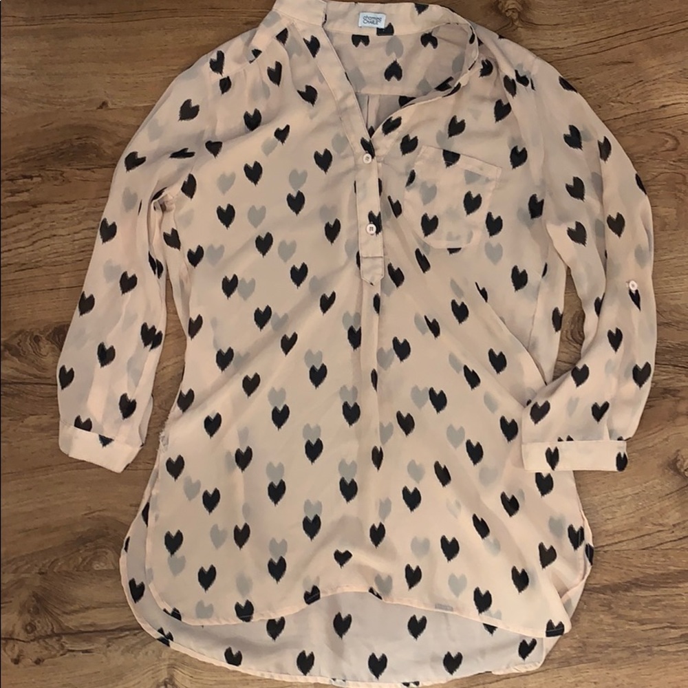 🌸 Charming Charlie Blush Blouse with Black Hearts